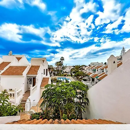 بيت للعطل House On The Torviscas Beach